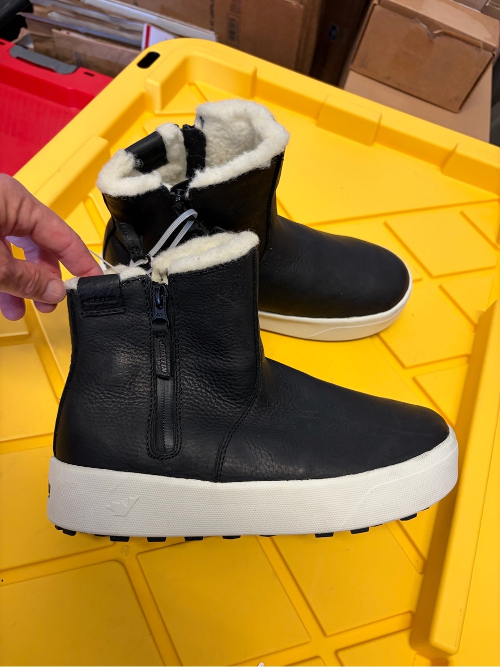 Baffın Liberty Boots Womens 8 Black Leather Waterproof Cozy Winter
Shearling New